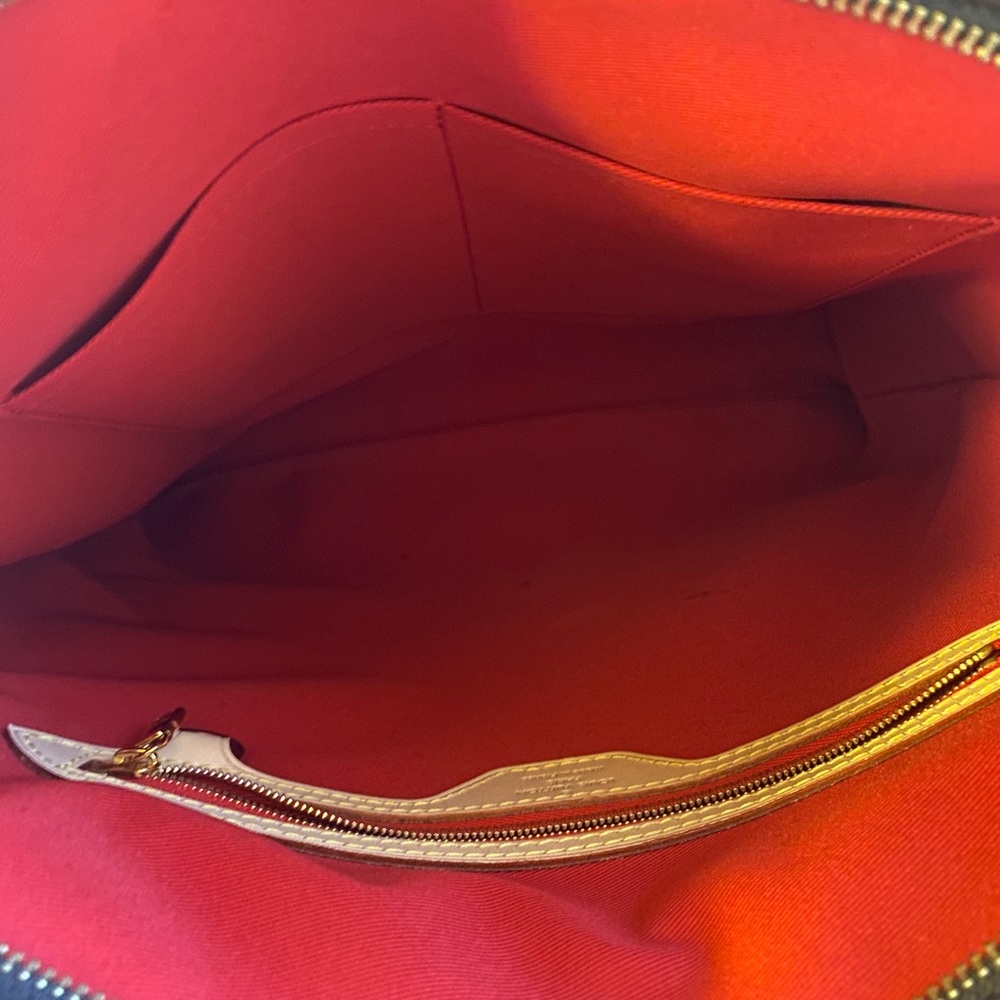 Louis Vuitton Monogram Carry It - Picture 8 of 11